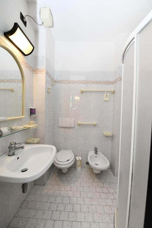 Hotel Criniera D'Oro Rimini Bagian luar foto