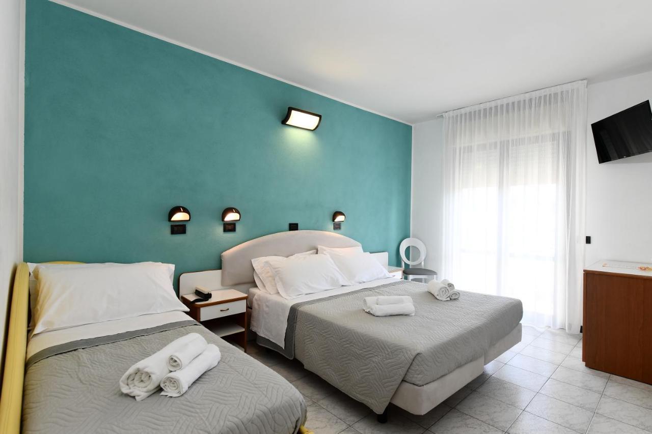 Hotel Criniera D'Oro Rimini Bagian luar foto