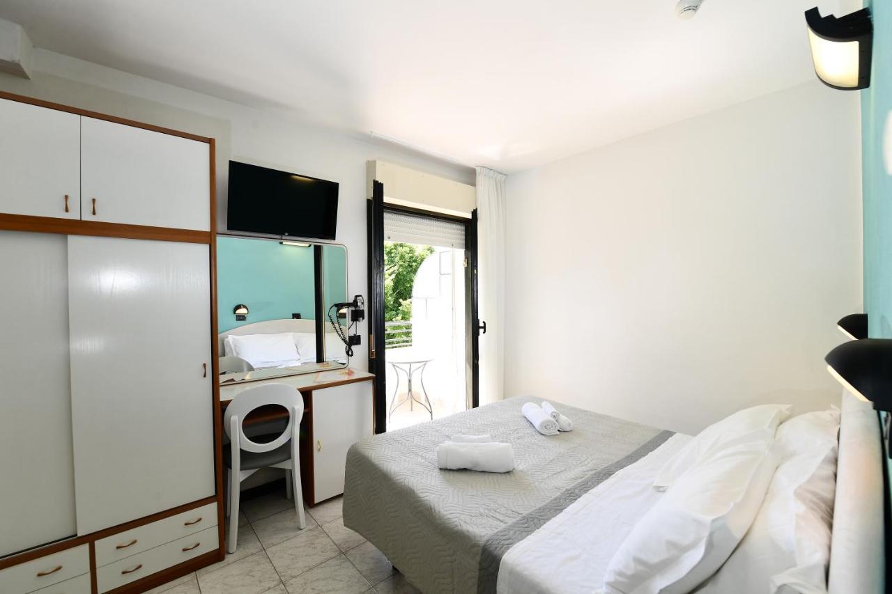 Hotel Criniera D'Oro Rimini Bagian luar foto
