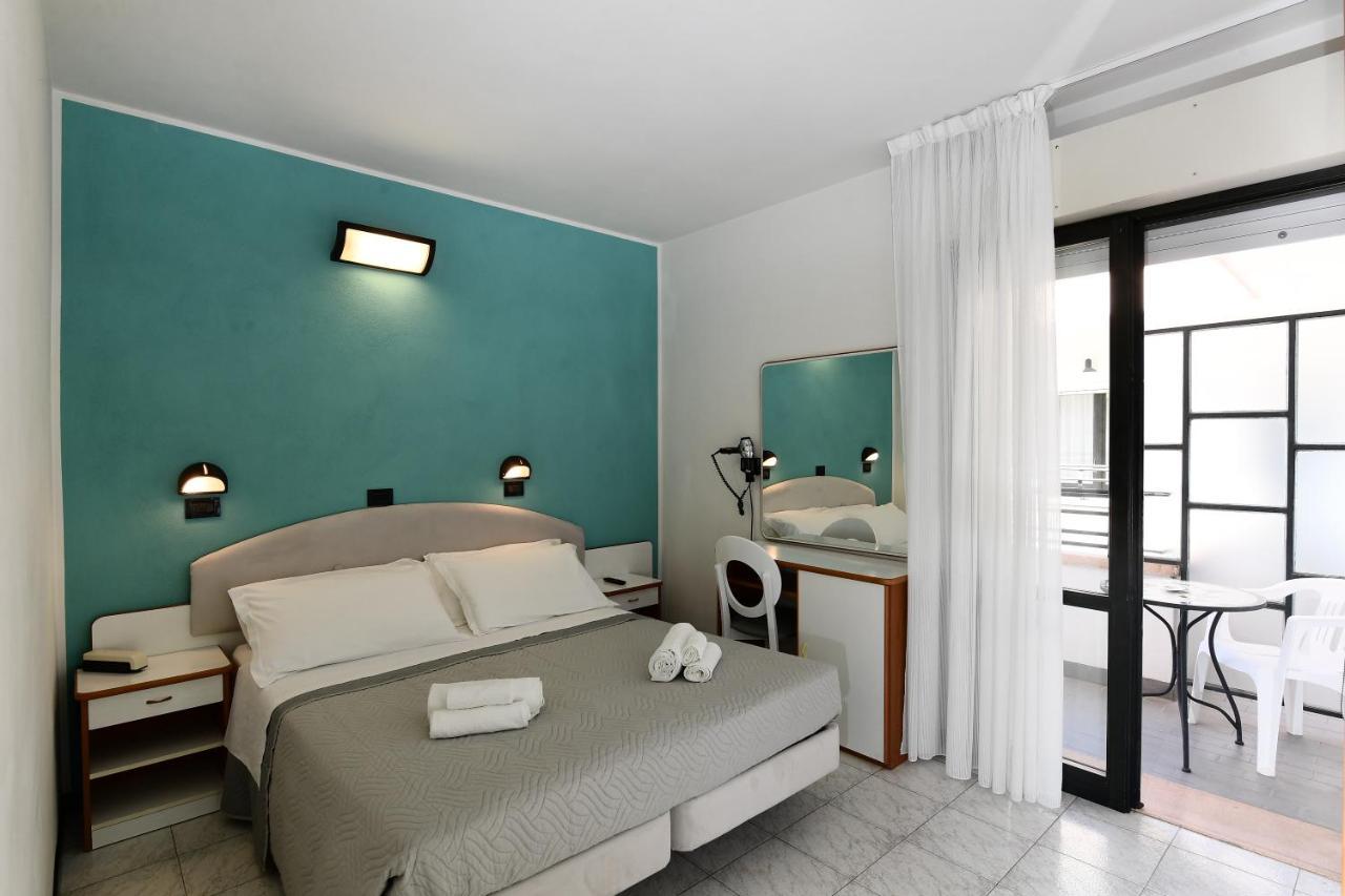 Hotel Criniera D'Oro Rimini Bagian luar foto