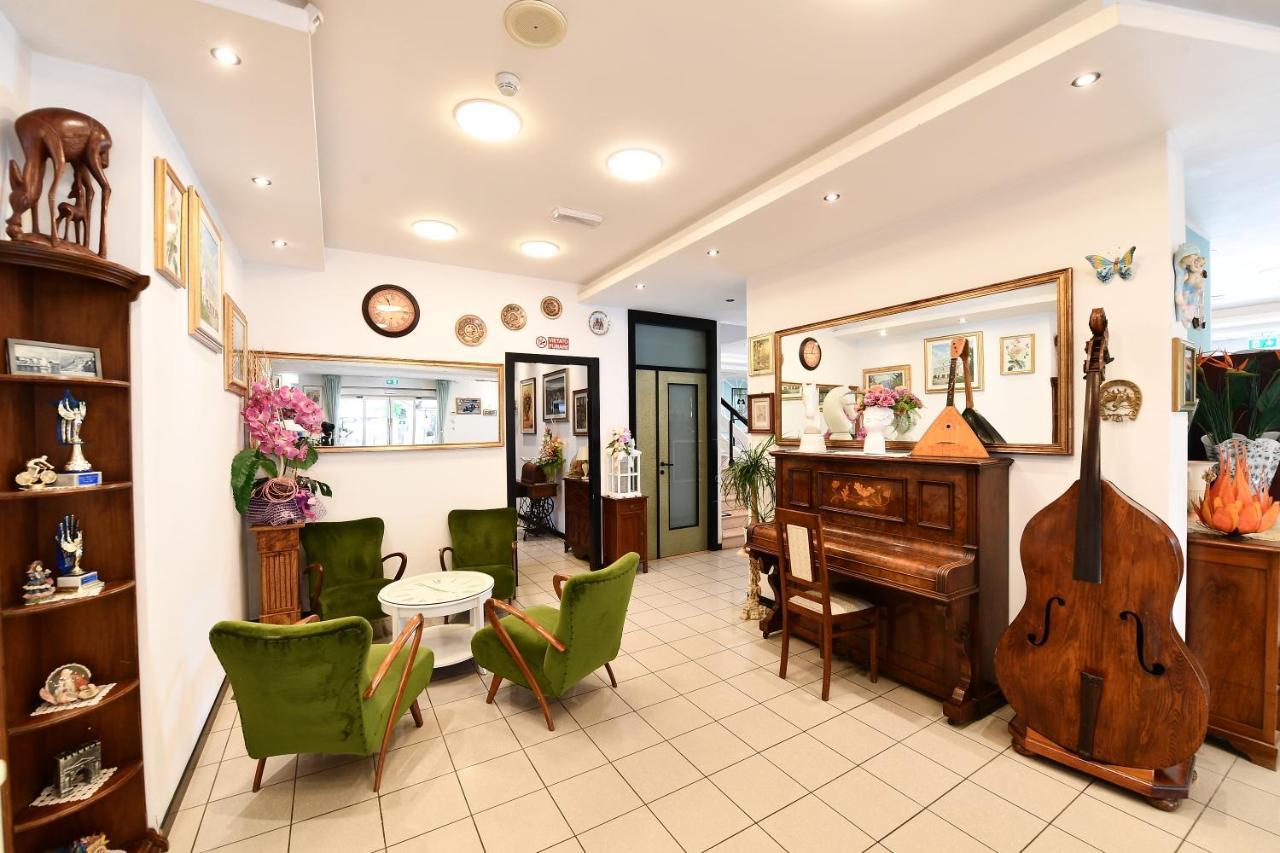 Hotel Criniera D'Oro Rimini Bagian luar foto