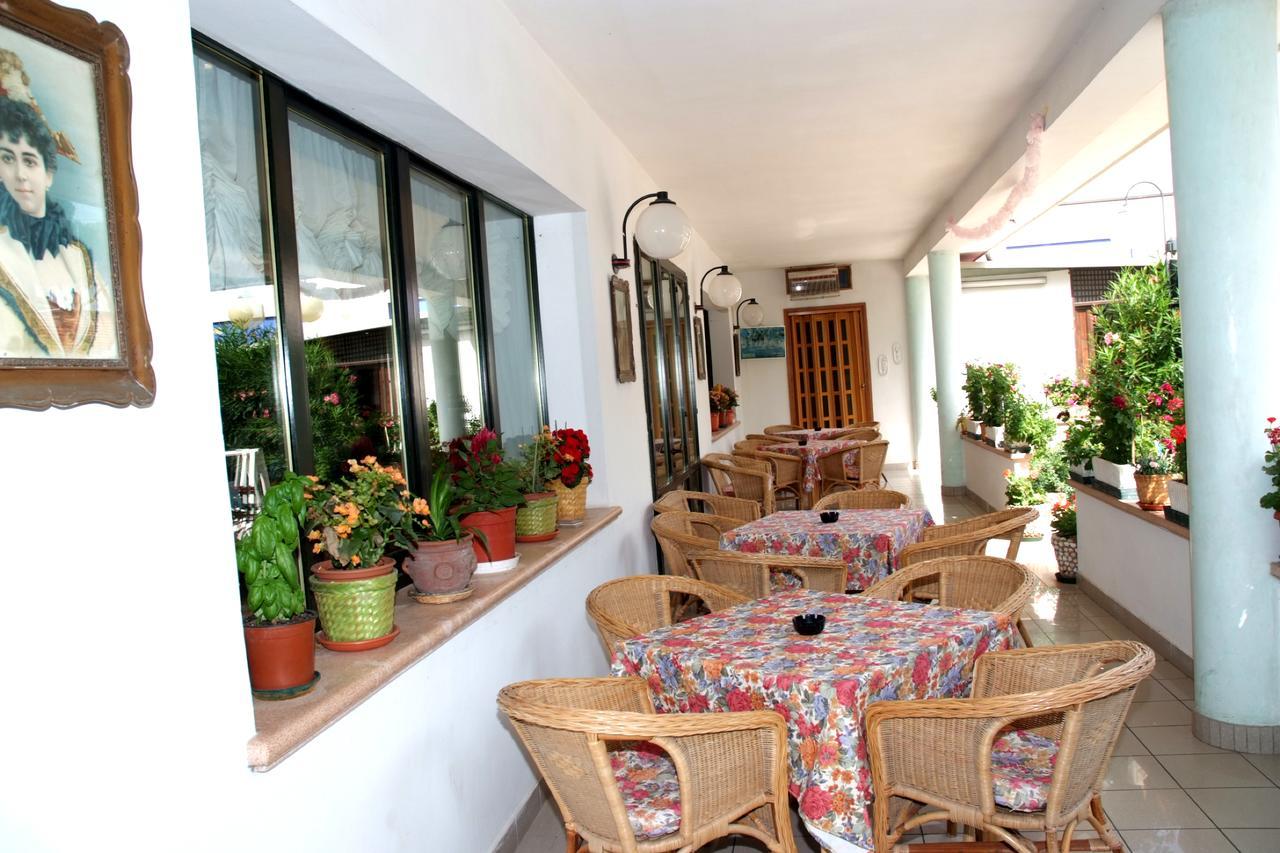 Hotel Criniera D'Oro Rimini Bagian luar foto